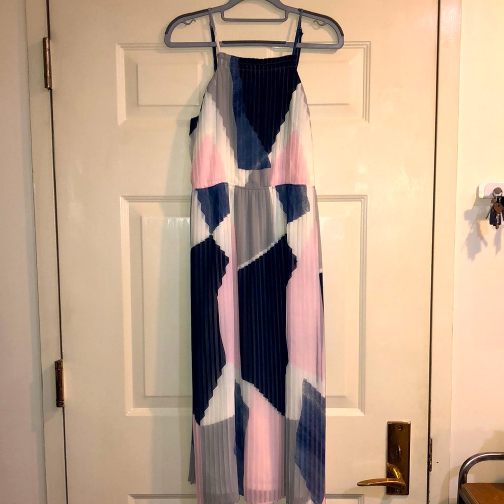NWT - Banana Republic Pleated Dress - Size 6 NEW